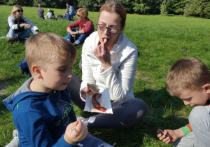 Piknik w parku na koniec rajdu.
