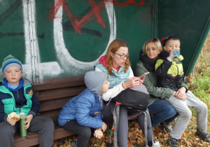 Odpoczynek na ławeczce.