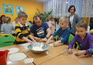 Tworzymy ozdoby choinkowe z masy solnej