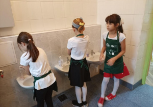 Myjemy ręce zanim zaczniemy warsztaty.
