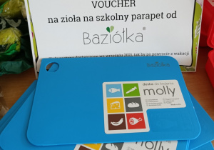 Deski i VOUCHER na zioła na szkolny parapet od Baziółka.