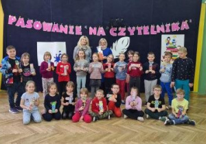 Pamiątkowe zdjęcie z klasą 1b.