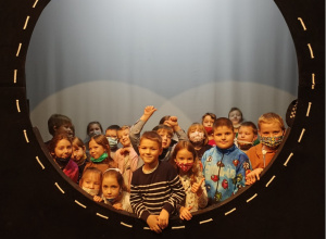 W dniu Świętego Mikołaja klasa 1b była w Teatrze Pinokio