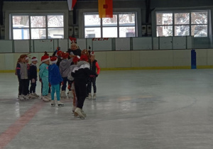 Pani trener przygotowała dla uczniów różne zadania.