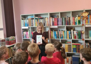 Poznajemy zasady wypożyczania książek.