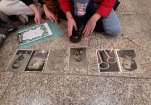 Każda grupa ma inny zestaw zdjęć.