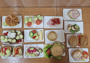 Kanapki wykonane przez uczniów klasy 1a.