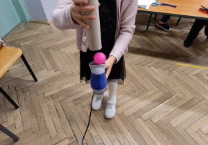 To doświadczenie wymaga trochę zręczności.